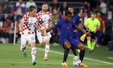 半岛体育娱乐-欧国联半决赛裁判公布，能否执行公平公正？