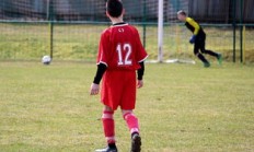 半岛体育vip注册-马德里竞技蝉联西甲榜首，卫冕冠军好劲头