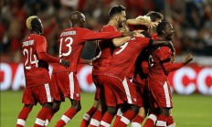 半岛体育app下载-世界各地足球赛事层出不穷，激情延续的简单介绍