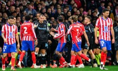 半岛体育登录-包含利物浦闷平弗赖堡，冲顶榜首收获一分的词条