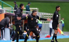 半岛体育新闻-包含球队主帅制定精准战术，助球员成功击败敌人的词条