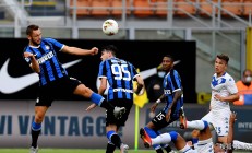 半岛体育登录-国际足球联赛英勇搏击，场上实力碰撞