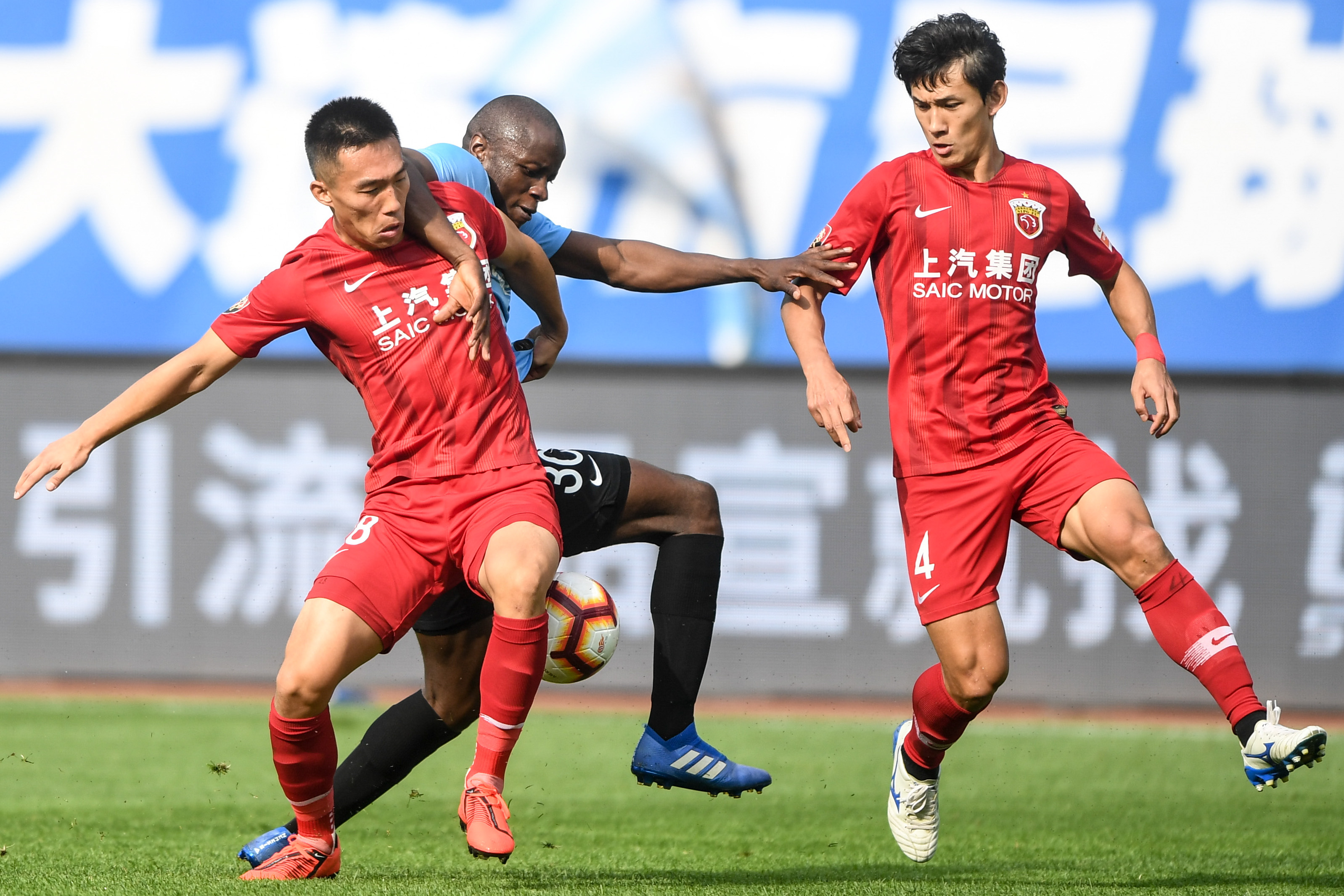 关于上港战胜富力,继续领跑中超联赛的信息 关于上港战胜富力,继续领跑中超联赛的信息