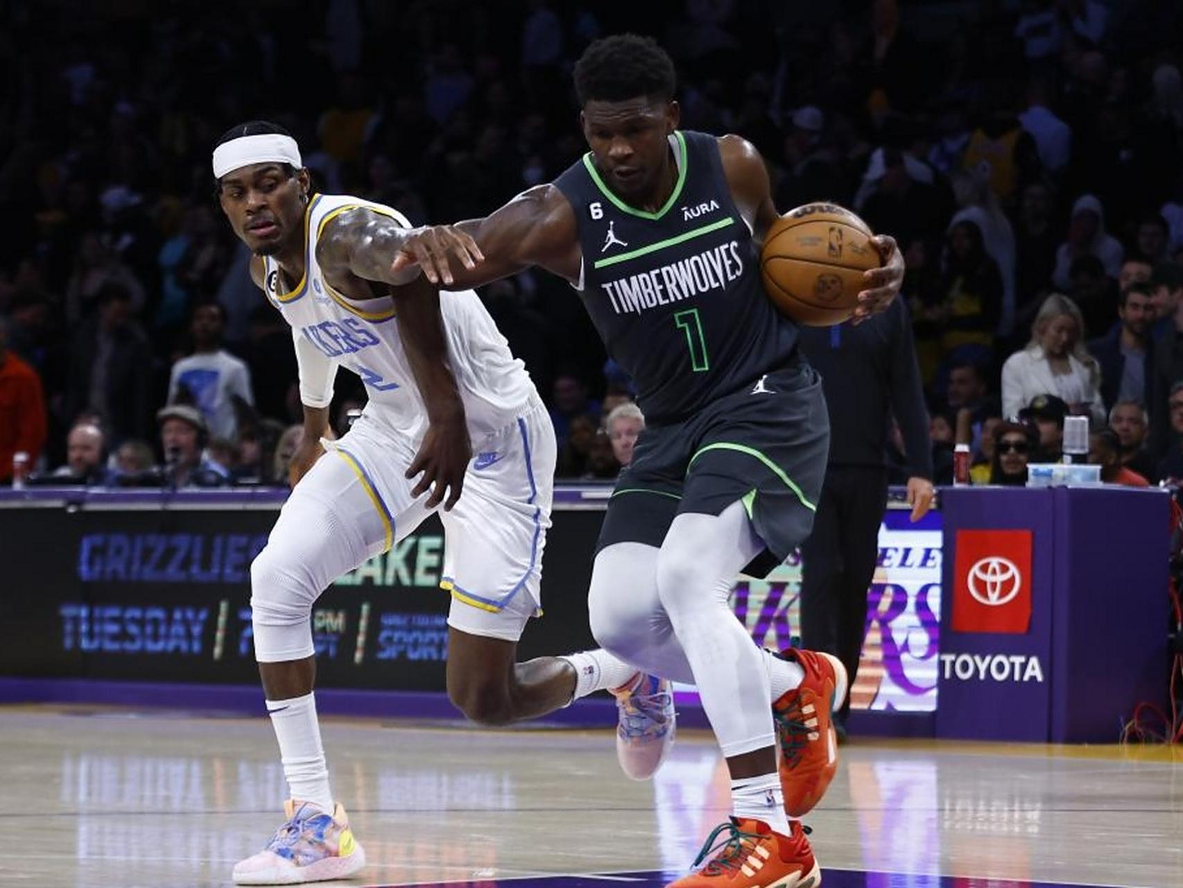 湖人主场告捷,戈贝尔无可阻挡的简单介绍 湖人主场告捷,戈贝尔无可阻挡的简单介绍