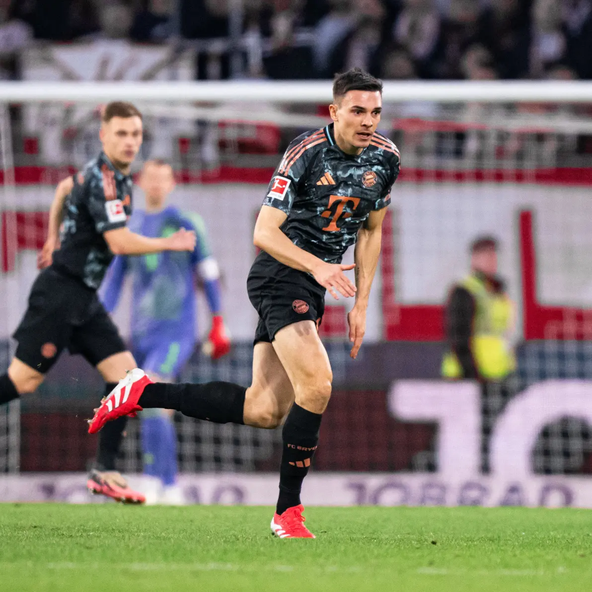 弗赖堡在德国足球比赛中赢得比赛 弗赖堡在德国足球比赛中赢得比赛