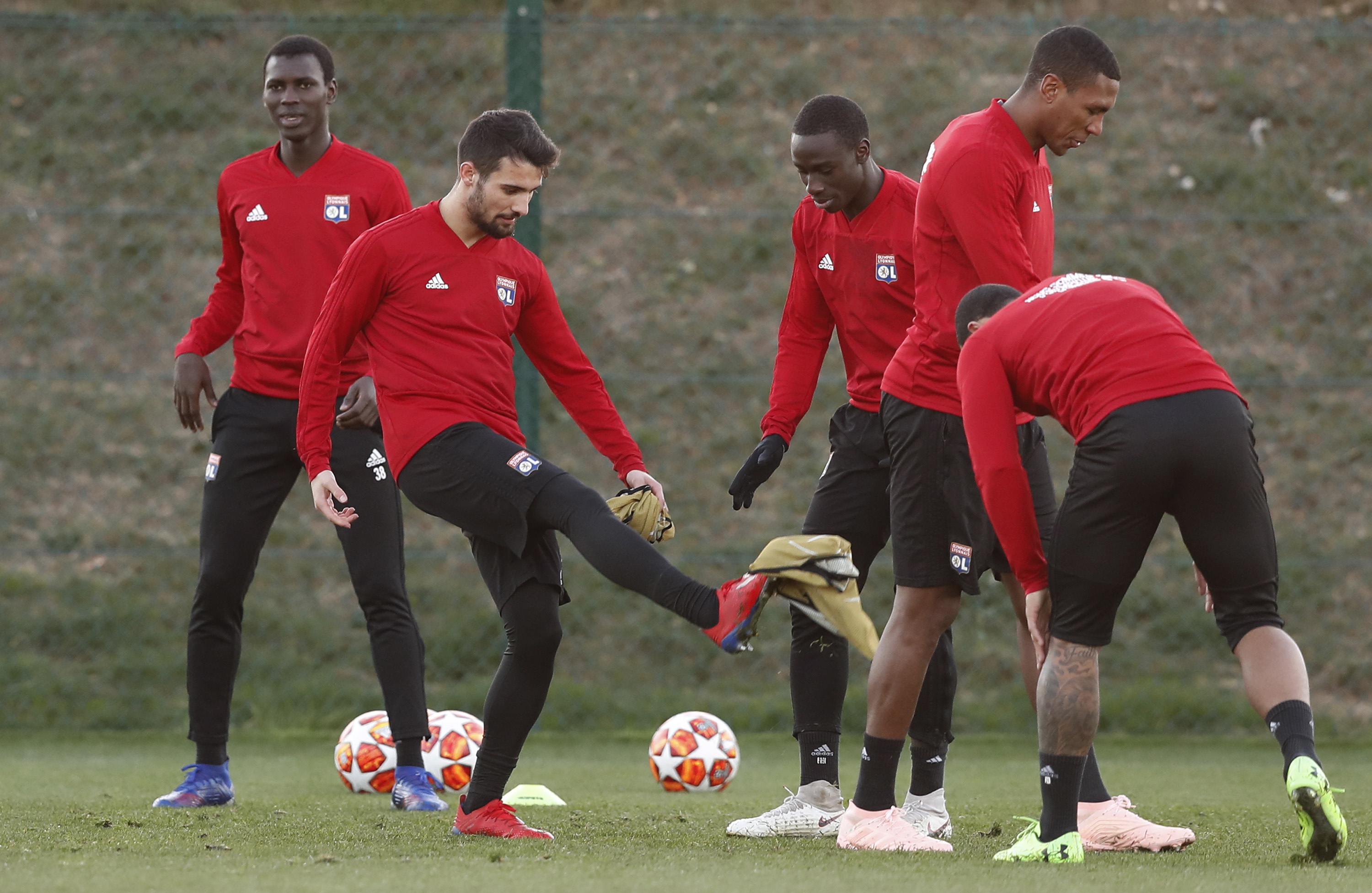 包含里昂追求胜利,备战将要面对的比赛的词条 包含里昂追求胜利,备战将要面对的比赛的词条