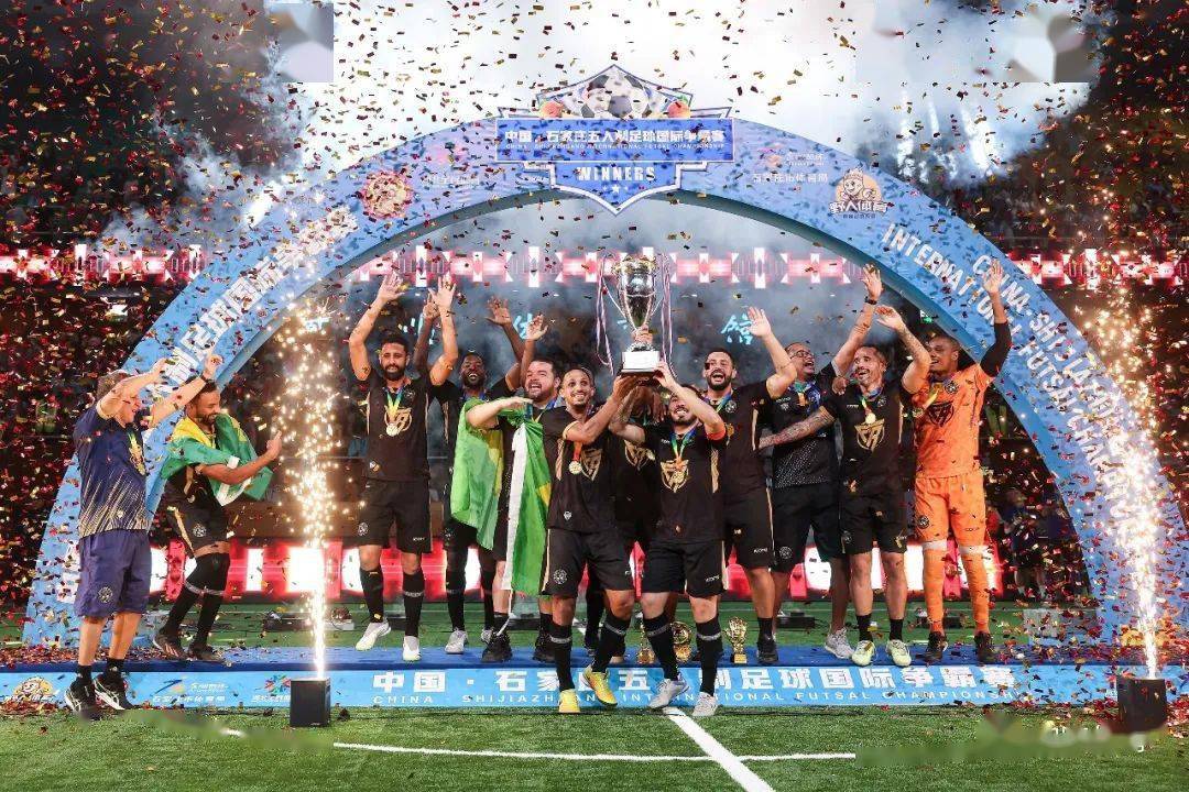 包含足球比拼独特魅力,球场上演精彩对决的词条 包含足球比拼独特魅力,球场上演精彩对决的词条