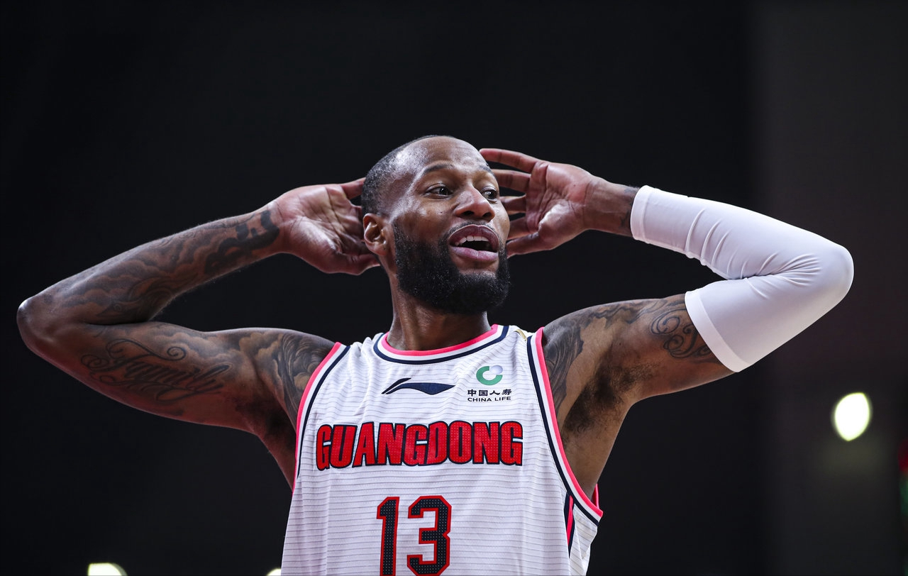 广东横琴队在争夺中取得优势,率先获胜 广东横琴队在争夺中取得优势,率先获胜