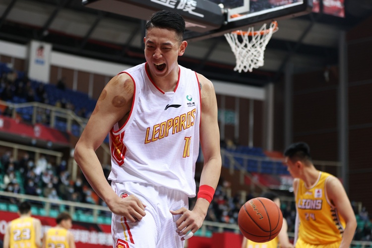 深圳球队成功反弹,展现实力不可小觑的简单介绍 深圳球队成功反弹,展现实力不可小觑的简单介绍