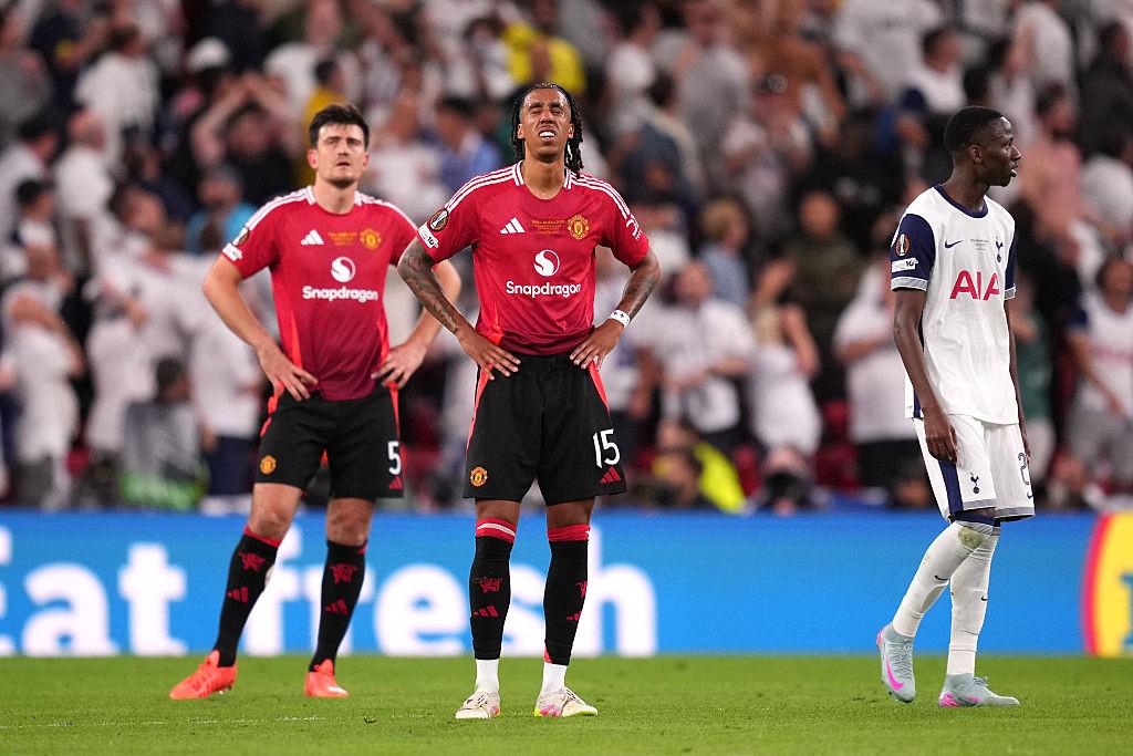 关于曼联遭遇连败，球队危机加重，主帅不满表现的信息